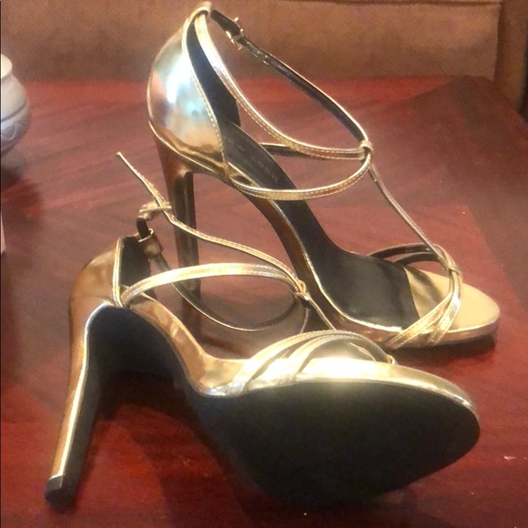 Gold sandals - Picture 3 of 3